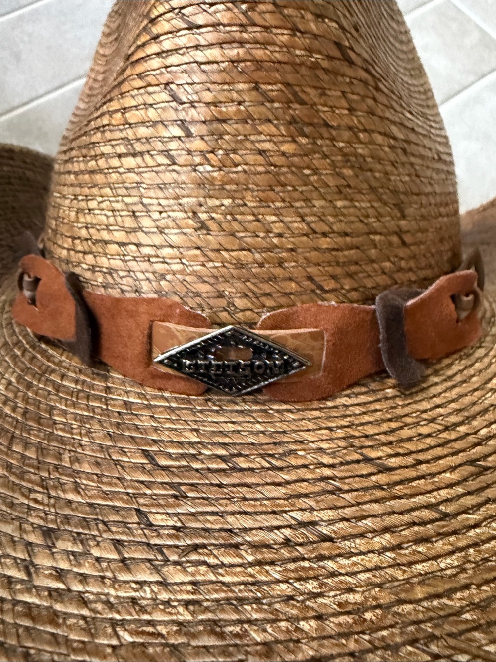 Men’s Stetson Brown Straw Cowboy Hat with Leather Band - Picture 2 of 3